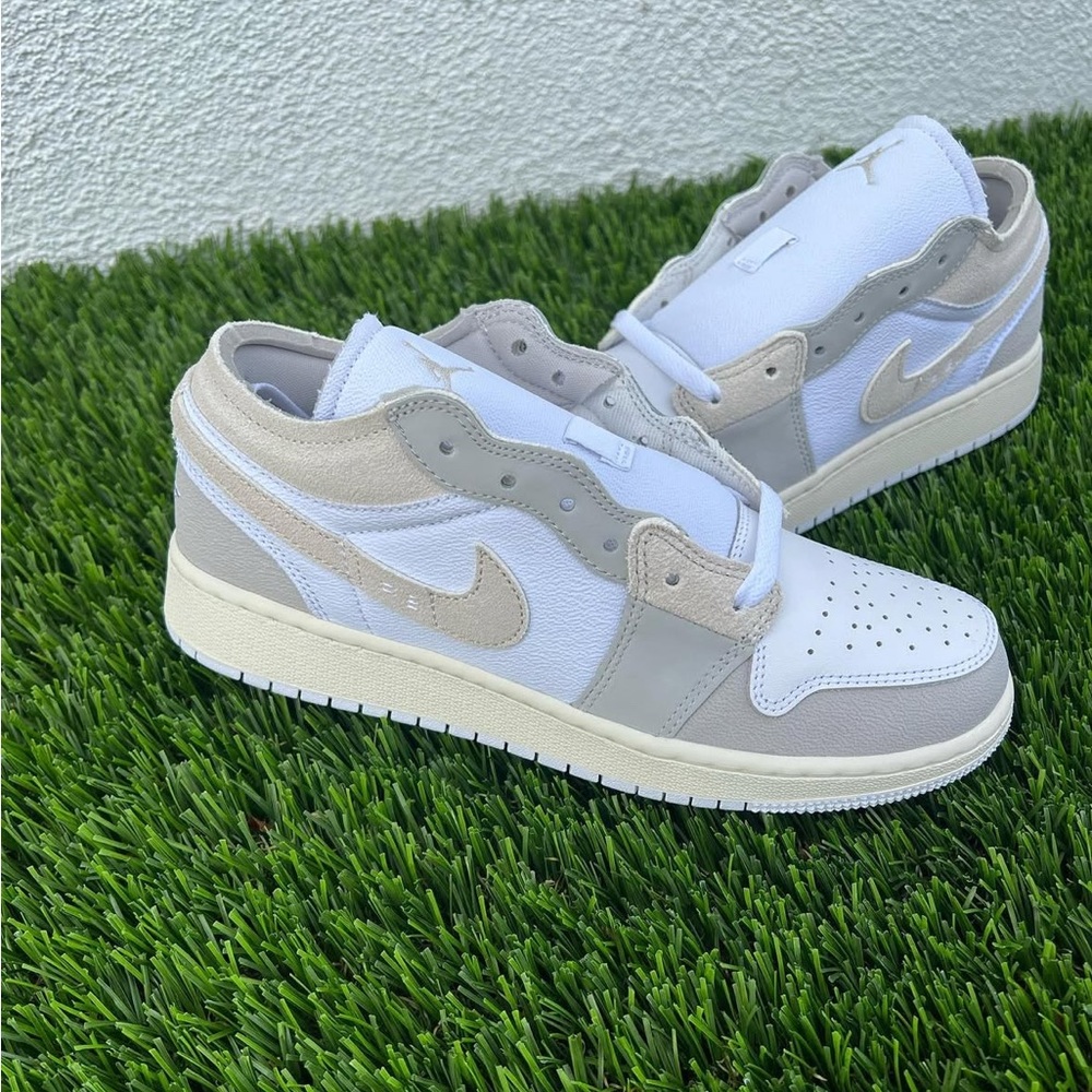 Nike Air Jordan Low Sneakers - size 6Y fits for size 7.5 womens Nike dunks- new!